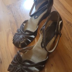 Mudd wedge dress shoes